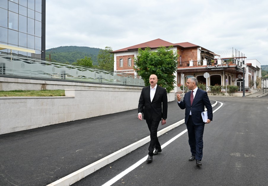 İlham Əliyev “Xankəndi” Biznes Mərkəzinin açılışını etdi - FOTOLAR