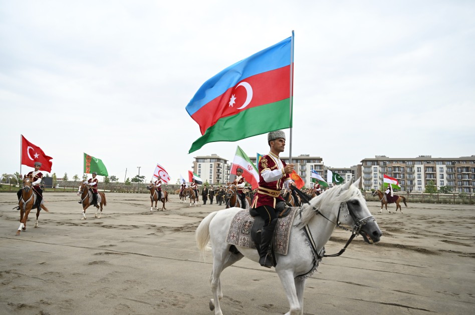 Liderlər Qarabağ atlarının Zəfər şousunu izlədilər - VİDEO (FOTOLAR)
