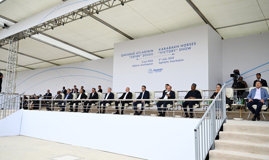 Liderlər Qarabağ atlarının Zəfər şousunu izlədilər - VİDEO (FOTOLAR)