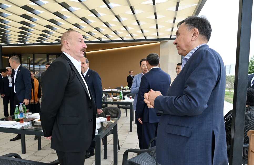 Liderlər Qarabağ atlarının Zəfər şousunu izlədilər - VİDEO (FOTOLAR)