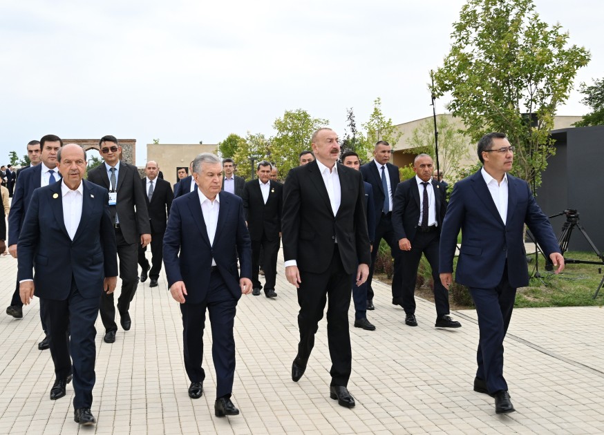 Liderlər Qarabağ atlarının Zəfər şousunu izlədilər - VİDEO (FOTOLAR)