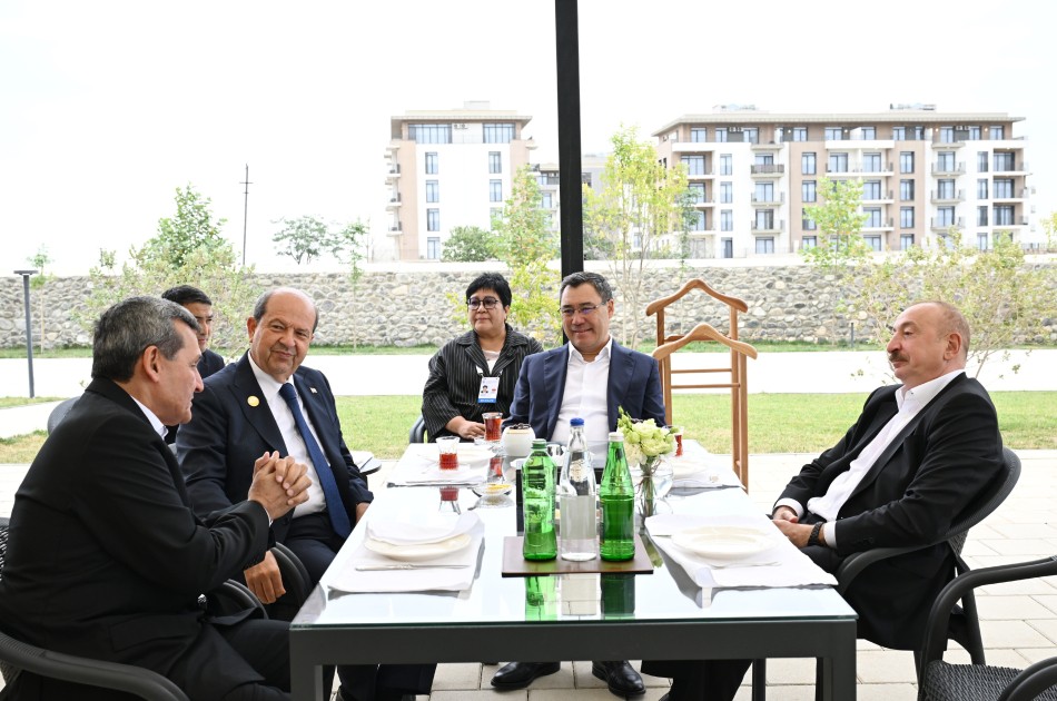 Liderlər Qarabağ atlarının Zəfər şousunu izlədilər - VİDEO (FOTOLAR)