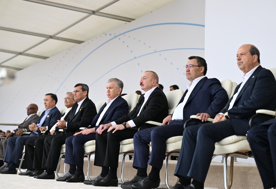 Liderlər Qarabağ atlarının Zəfər şousunu izlədilər - VİDEO (FOTOLAR)