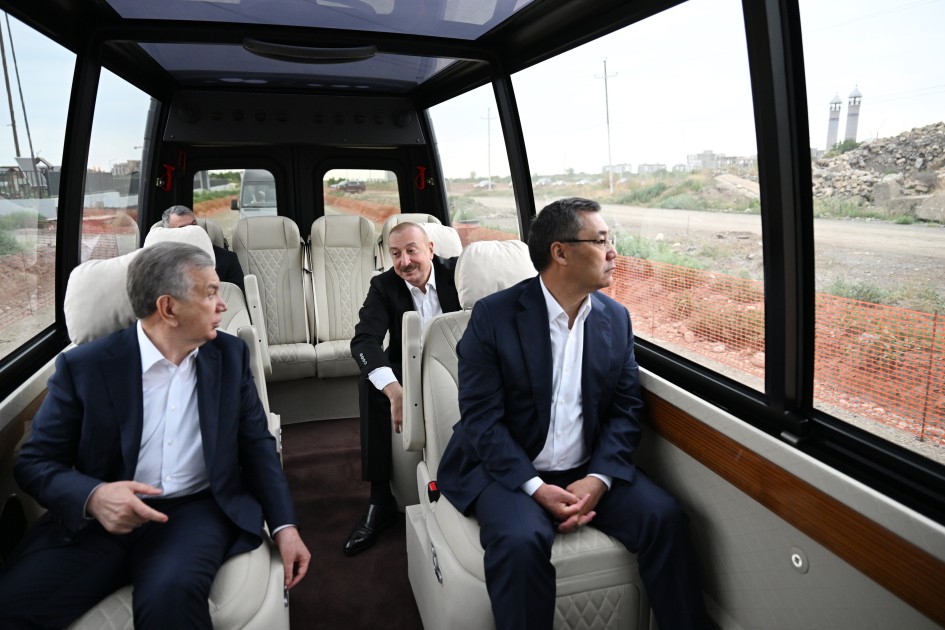 Liderlər Qarabağ atlarının Zəfər şousunu izlədilər - VİDEO (FOTOLAR)