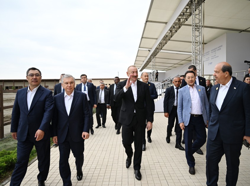 Liderlər Qarabağ atlarının Zəfər şousunu izlədilər - VİDEO (FOTOLAR)