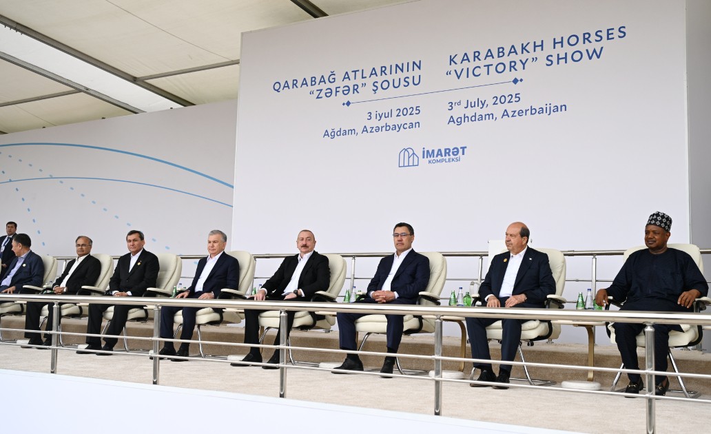 Liderlər Qarabağ atlarının Zəfər şousunu izlədilər - VİDEO (FOTOLAR)