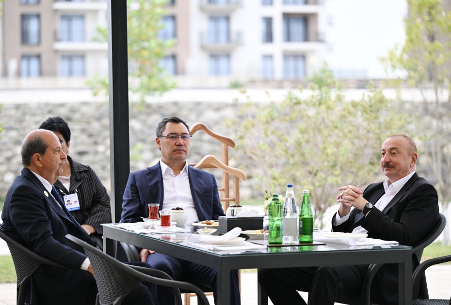 Liderlər Qarabağ atlarının Zəfər şousunu izlədilər - VİDEO (FOTOLAR)