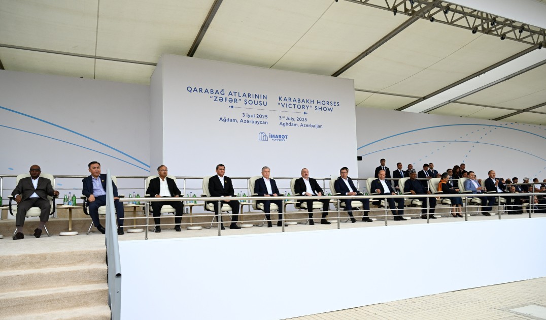 Liderlər Qarabağ atlarının Zəfər şousunu izlədilər - VİDEO (FOTOLAR)