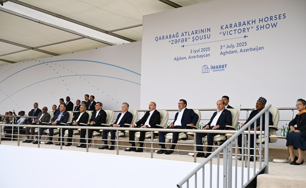 Liderlər Qarabağ atlarının Zəfər şousunu izlədilər - VİDEO (FOTOLAR)