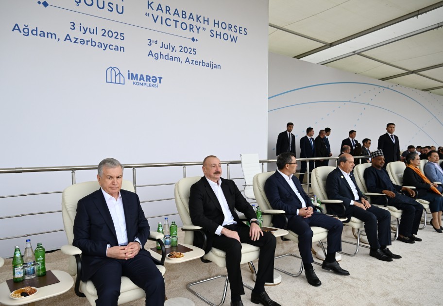 Liderlər Qarabağ atlarının Zəfər şousunu izlədilər - VİDEO (FOTOLAR)