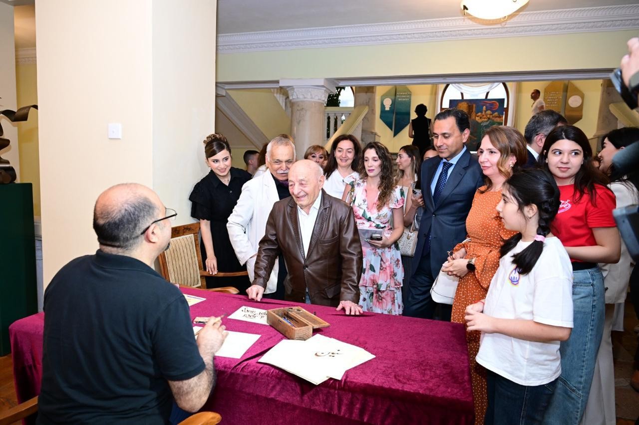 “Sənin adın nədir?” adlı rəsm sərgisinin açılışı olub - FOTOLAR