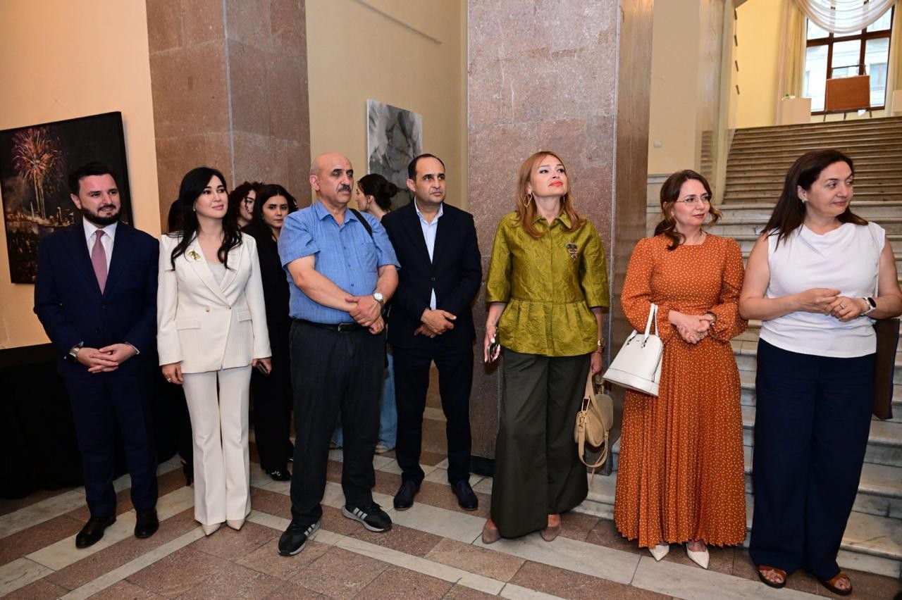 “Sənin adın nədir?” adlı rəsm sərgisinin açılışı olub - FOTOLAR