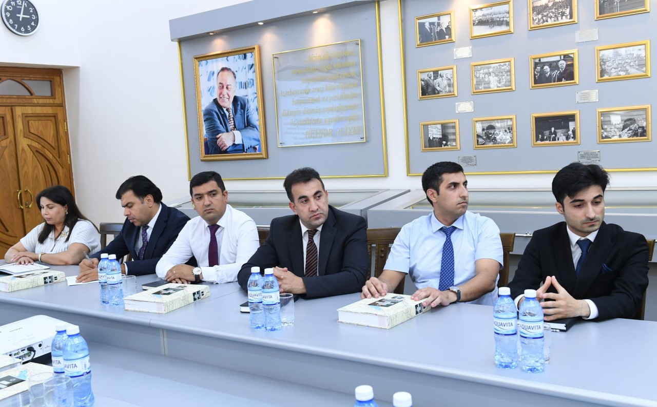 Qərbi Azərbaycanla bağlı kitab təqdim edilib - FOTOLAR