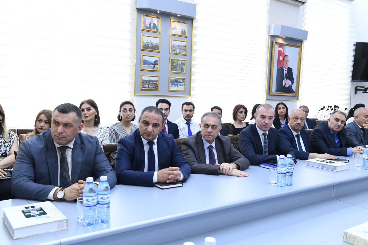 Qərbi Azərbaycanla bağlı kitab təqdim edilib - FOTOLAR