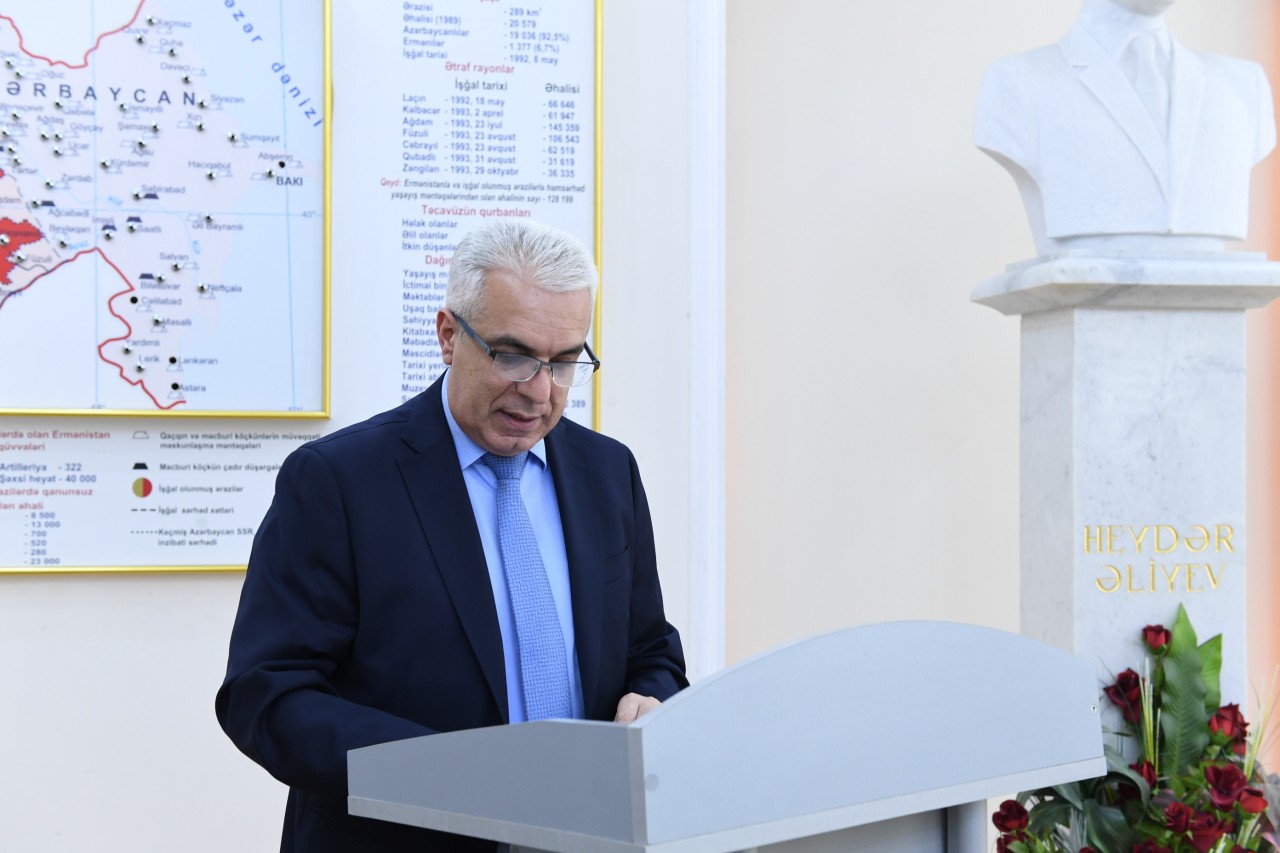 Qərbi Azərbaycanla bağlı kitab təqdim edilib - FOTOLAR