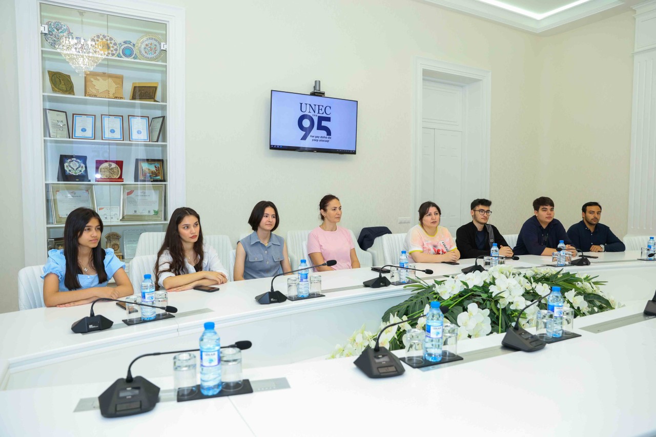 UNEC rektoru abituriyent və valideynlərlə görüşüb - FOTOLAR