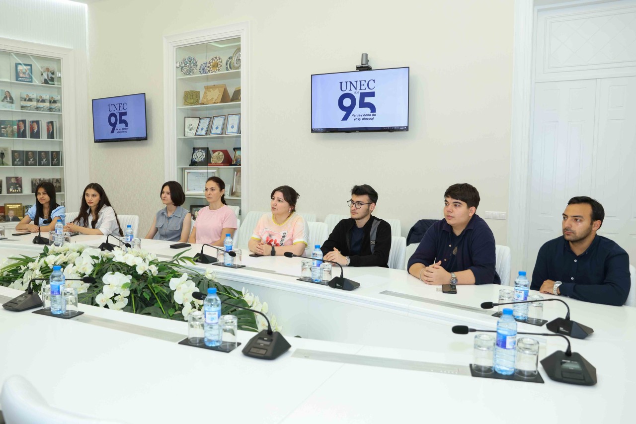 UNEC rektoru abituriyent və valideynlərlə görüşüb - FOTOLAR