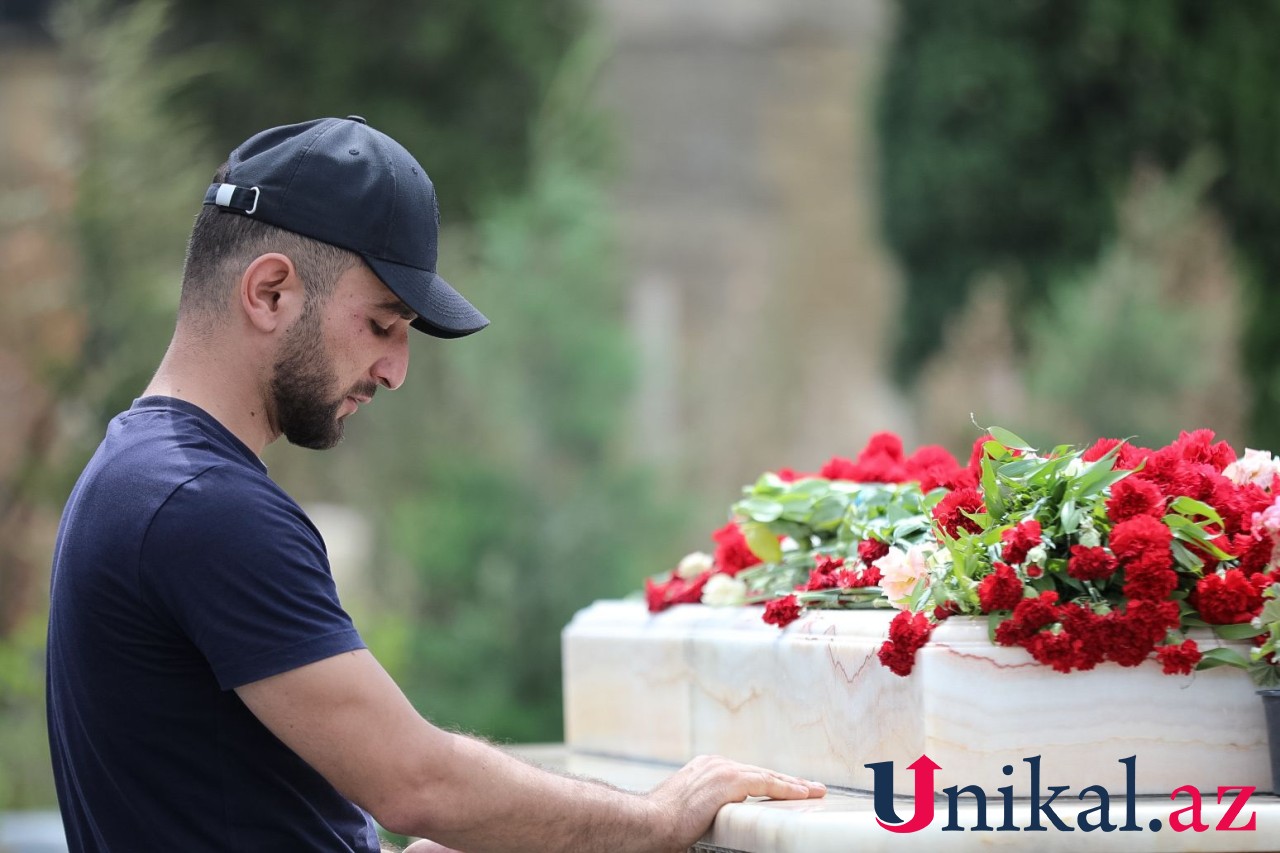 Hacı Şahinin məzarını doğum günündə ziyarət edirlər - FOTOLAR