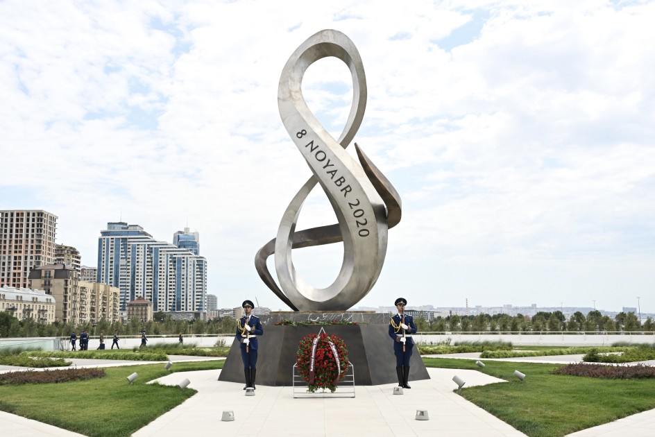 Pakistan Milli Assambleyasının sədri Zəfər parkında - FOTOLAR