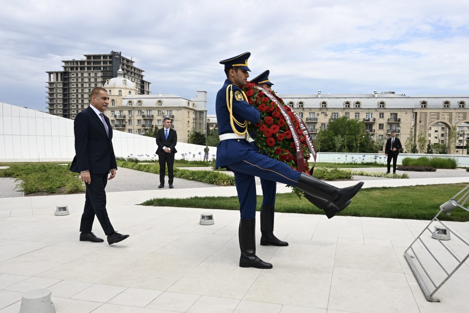 Pakistan Milli Assambleyasının sədri Zəfər parkında - FOTOLAR