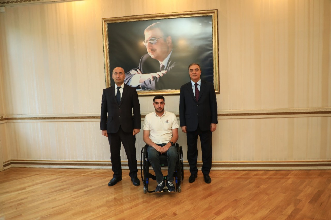 Niyazi Bayramov məzun olan müharibə iştirakçısı ilə görüşdü - FOTOLAR