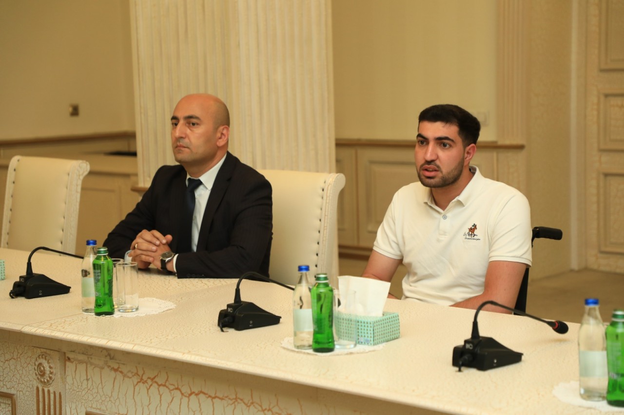 Niyazi Bayramov məzun olan müharibə iştirakçısı ilə görüşdü - FOTOLAR