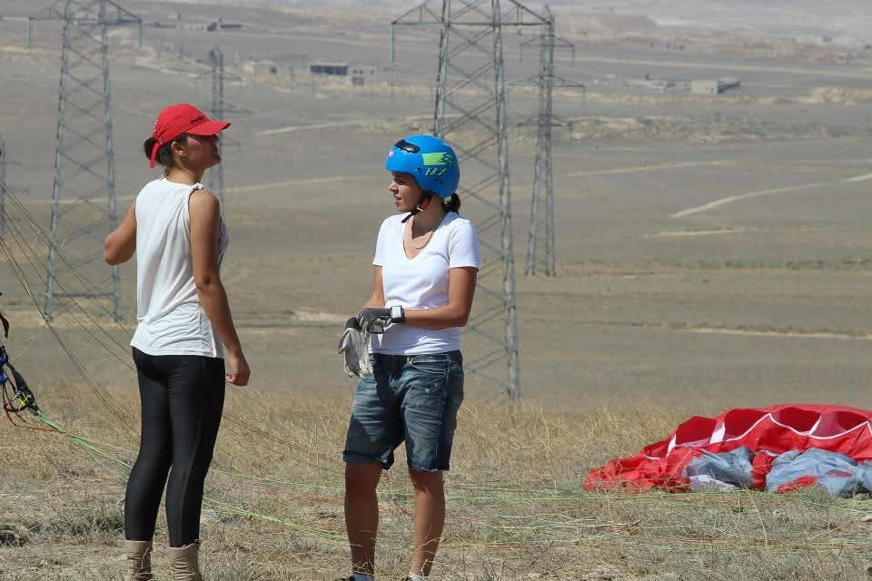 Paraşütlə qayalığa çırpılaraq ölən Nuranənin FOTOLARI