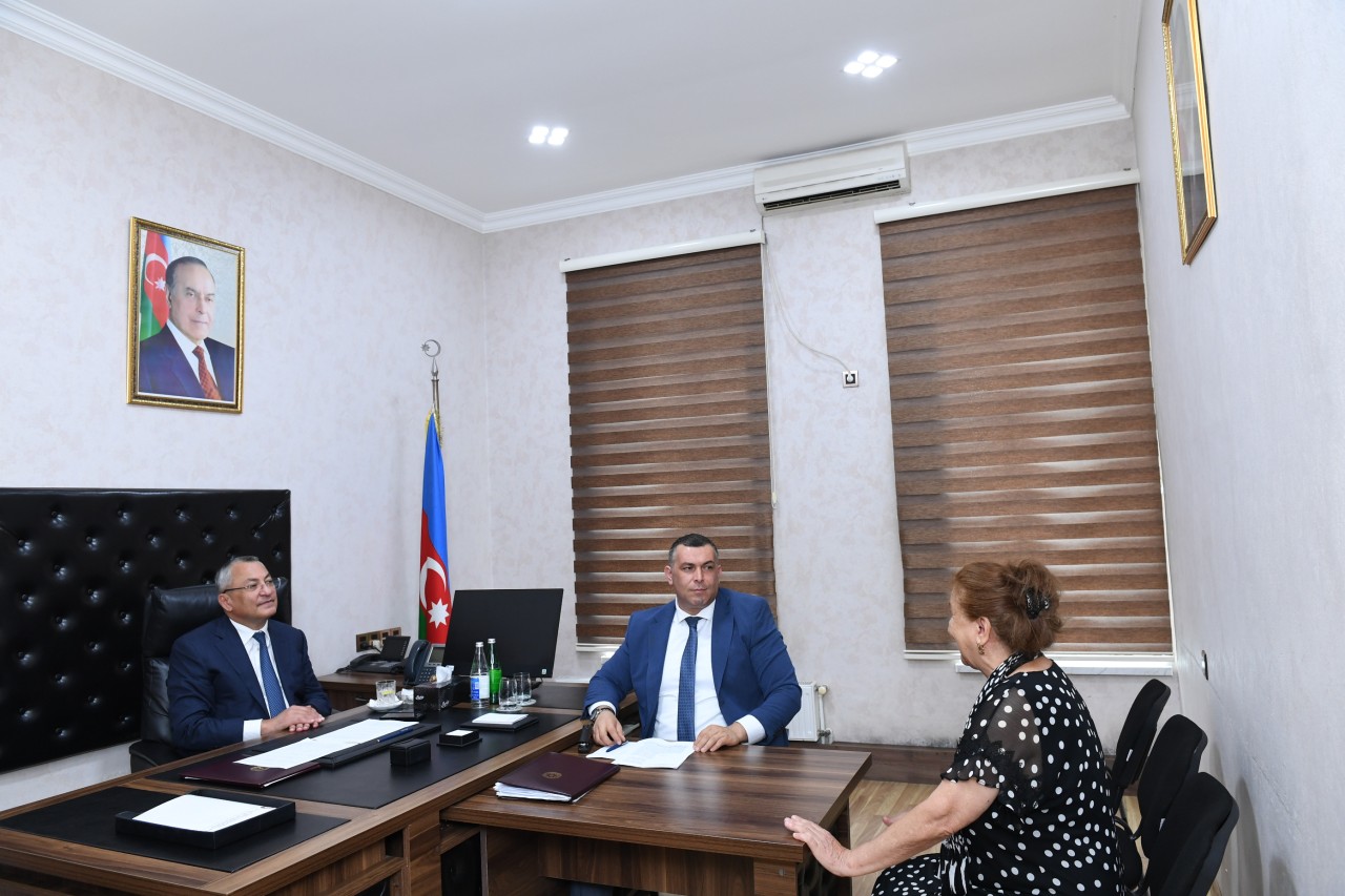 Komitə sədri vətəndaşların müraciətlərini dinlədi - FOTOLAR