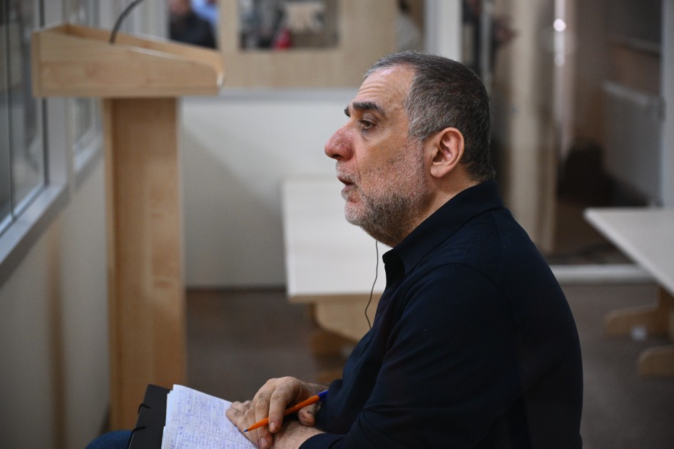 Zərərçəkmişlər erməni cinayətlərindən danışdı, Vardanyan dinlədi - FOTOLAR