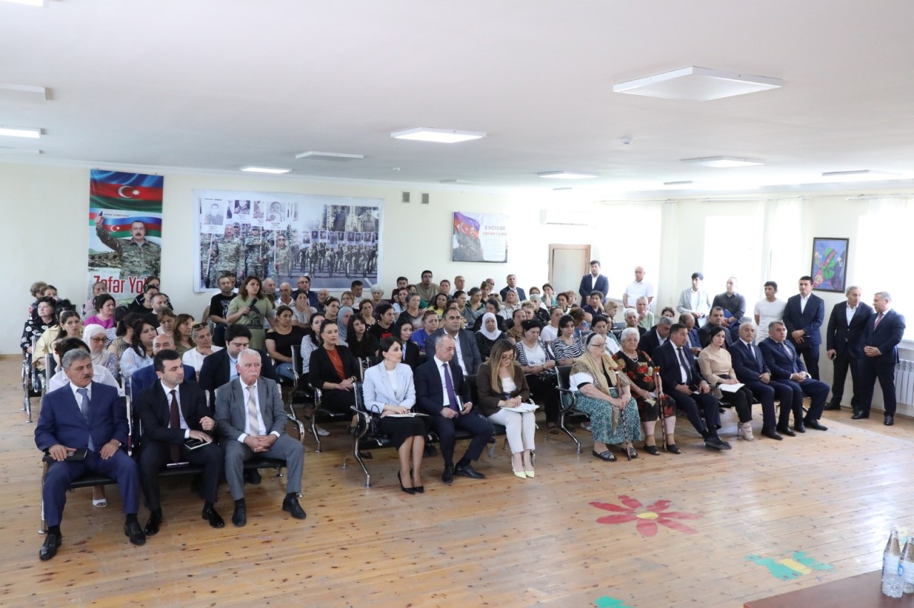 Adil Əliyev vətəndaşlarla növbəti səyyar görüş keçirdi - FOTOLAR