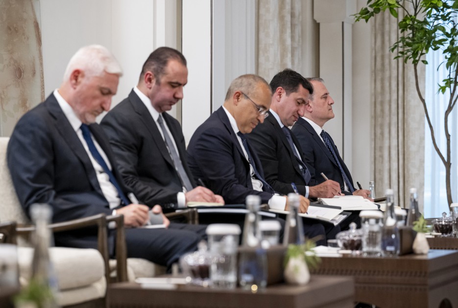 İlham Əliyev BƏƏ prezidenti ilə görüşdü - FOTOLAR