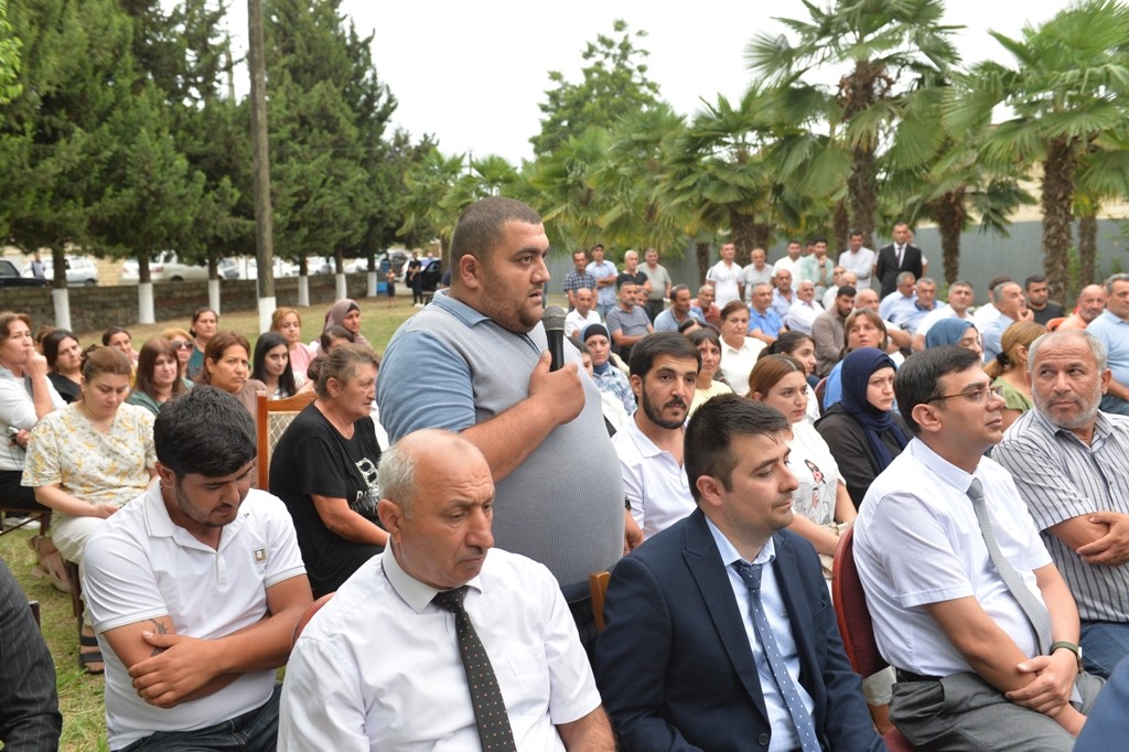 Taleh Qaraşov kənd sakinlərinin problemlərini dinlədi - FOTOLAR