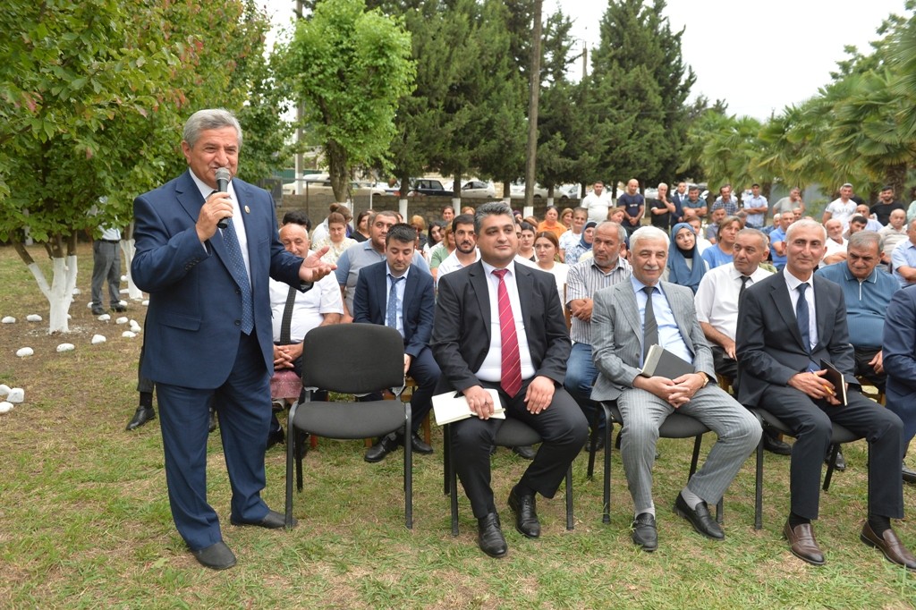 Taleh Qaraşov kənd sakinlərinin problemlərini dinlədi - FOTOLAR