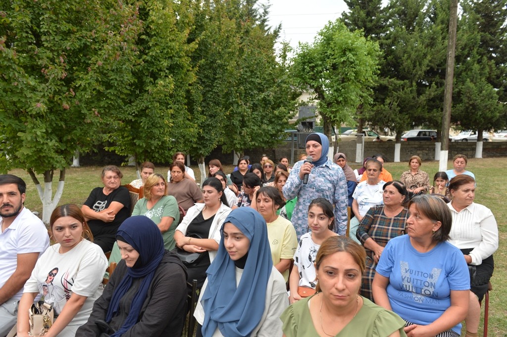 Taleh Qaraşov kənd sakinlərinin problemlərini dinlədi - FOTOLAR