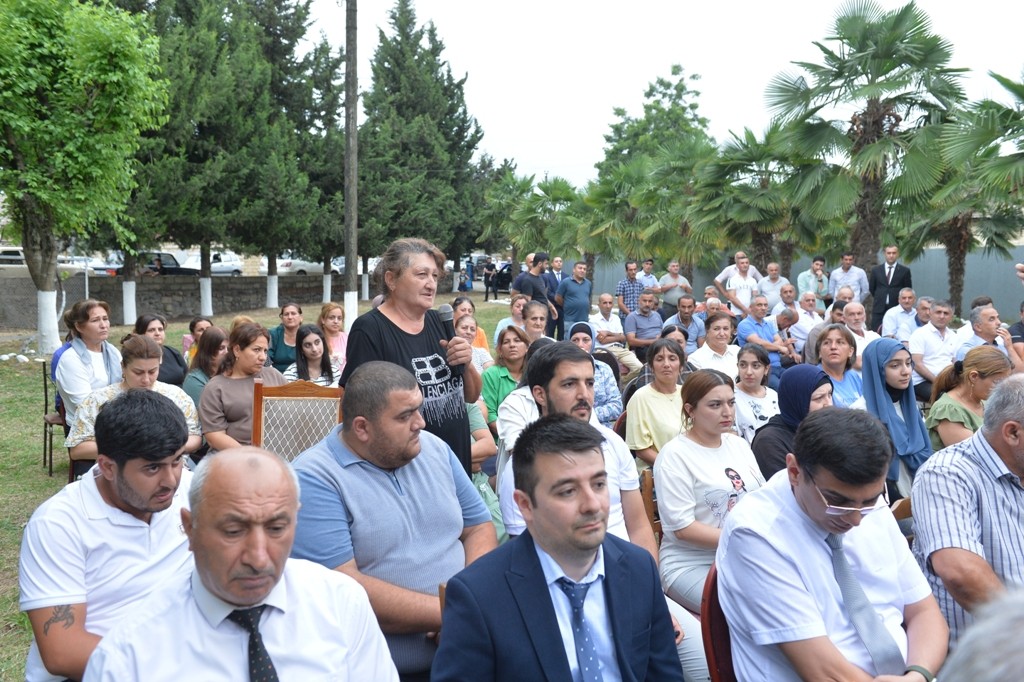 Taleh Qaraşov kənd sakinlərinin problemlərini dinlədi - FOTOLAR