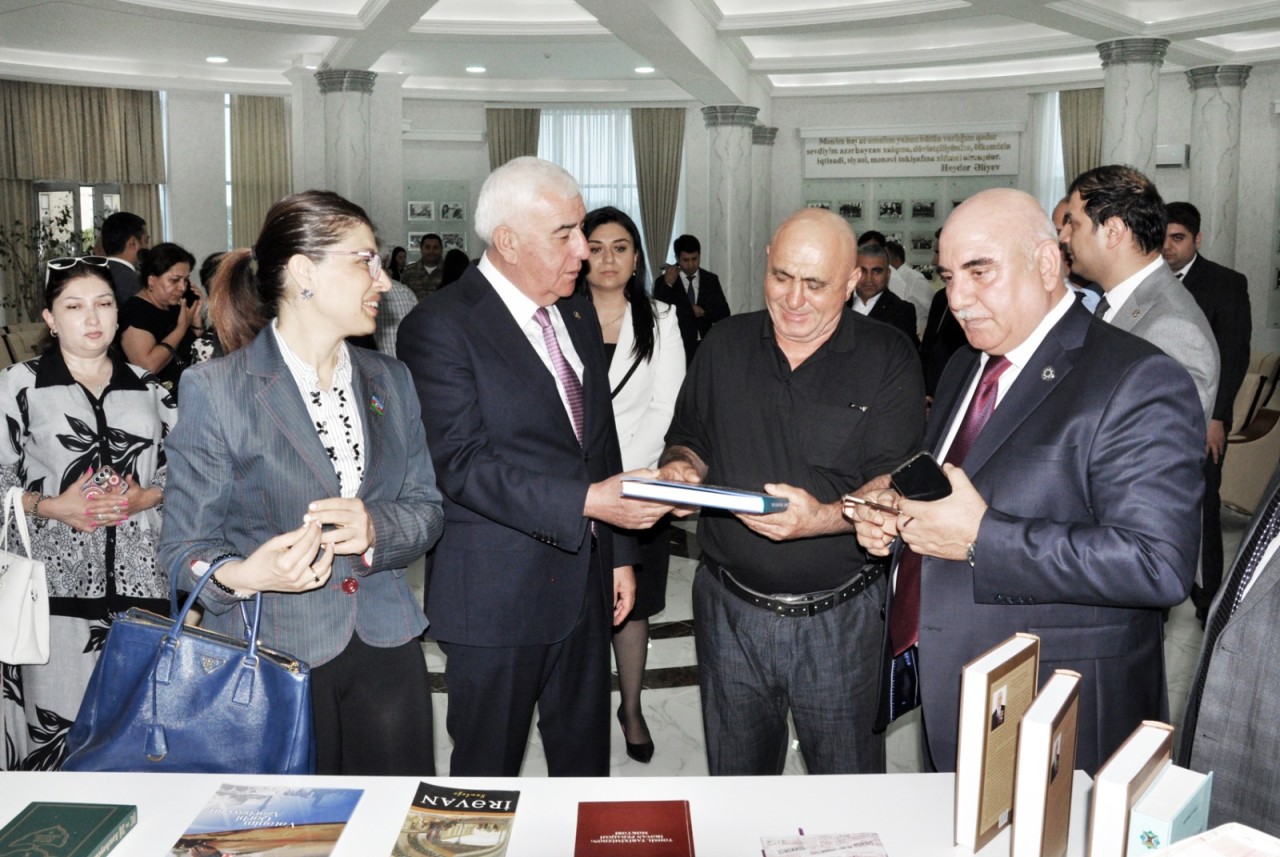 Pirallahı rayonunda “Qərbi Azərbaycan İrsi” kitabının təqdimatı keçirildi - FOTOLAR