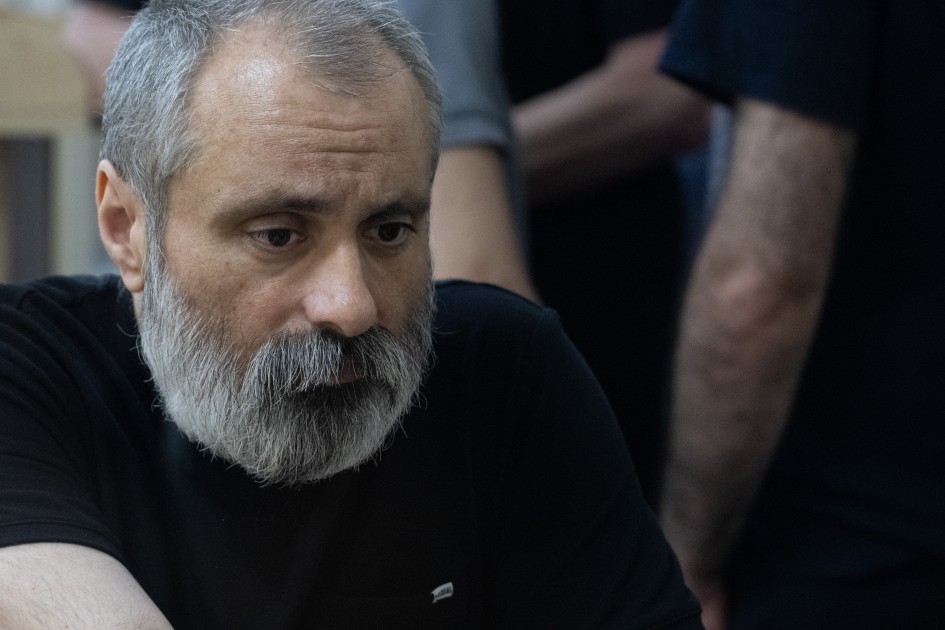 "Atamın və qardaşlarımın başlarını kəsiblər, meyitləri tapılmayıb" - MƏHKƏMƏ (FOTOLAR)