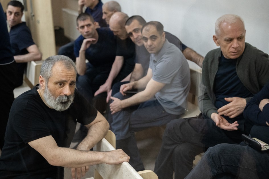 "Atamın və qardaşlarımın başlarını kəsiblər, meyitləri tapılmayıb" - MƏHKƏMƏ (FOTOLAR)