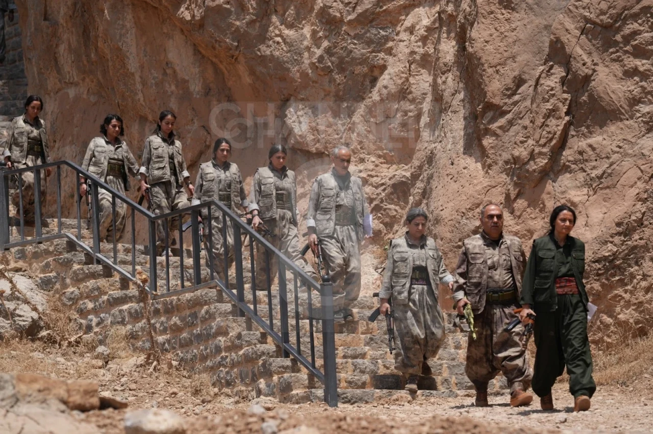 PKK-çılar silahlarını yandırırlar - FOTOLAR (YENİLƏNİB)