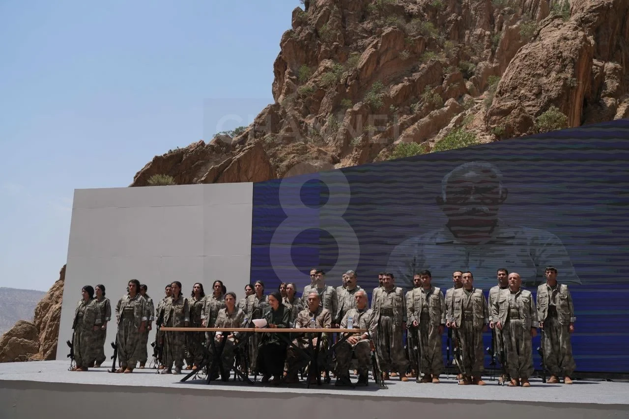 PKK-çılar silahlarını yandırırlar - FOTOLAR (YENİLƏNİB)