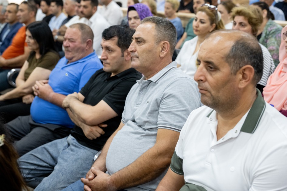 Girovluqda dünyaya gətirdiyi körpəsini ona qaytaran qadını məhkəmədə tanıdı (FOTOLAR)