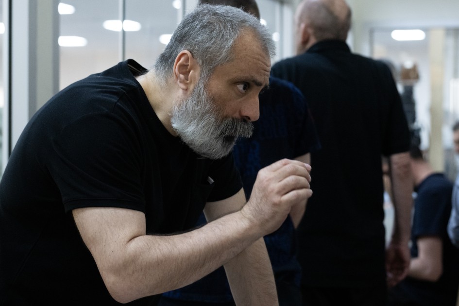 Girovluqda dünyaya gətirdiyi körpəsini ona qaytaran qadını məhkəmədə tanıdı (FOTOLAR)