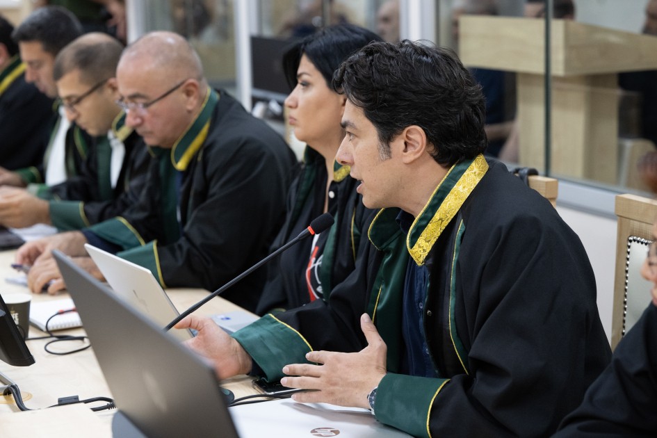 Girovluqda dünyaya gətirdiyi körpəsini ona qaytaran qadını məhkəmədə tanıdı (FOTOLAR)