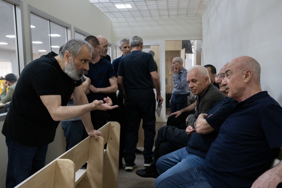 Girovluqda dünyaya gətirdiyi körpəsini ona qaytaran qadını məhkəmədə tanıdı (FOTOLAR)