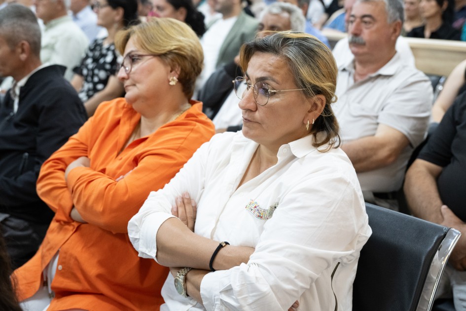 Girovluqda dünyaya gətirdiyi körpəsini ona qaytaran qadını məhkəmədə tanıdı (FOTOLAR)