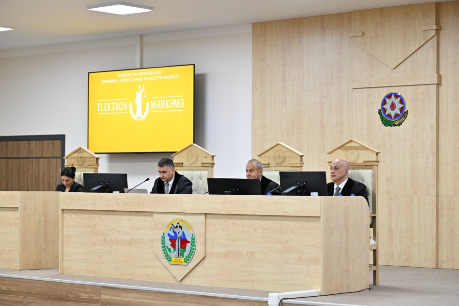 Girovluqda dünyaya gətirdiyi körpəsini ona qaytaran qadını məhkəmədə tanıdı (FOTOLAR)