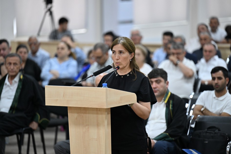 Girovluqda dünyaya gətirdiyi körpəsini ona qaytaran qadını məhkəmədə tanıdı (FOTOLAR)