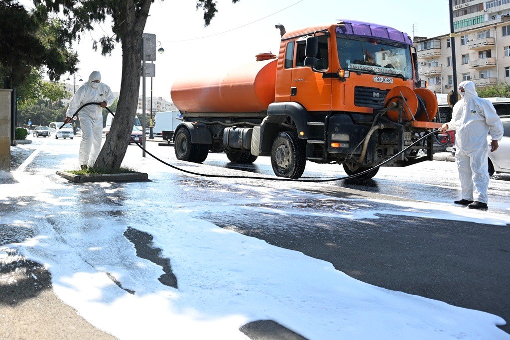 Bu gün Bakının 549 küçəsi yuyulub - FOTOLAR