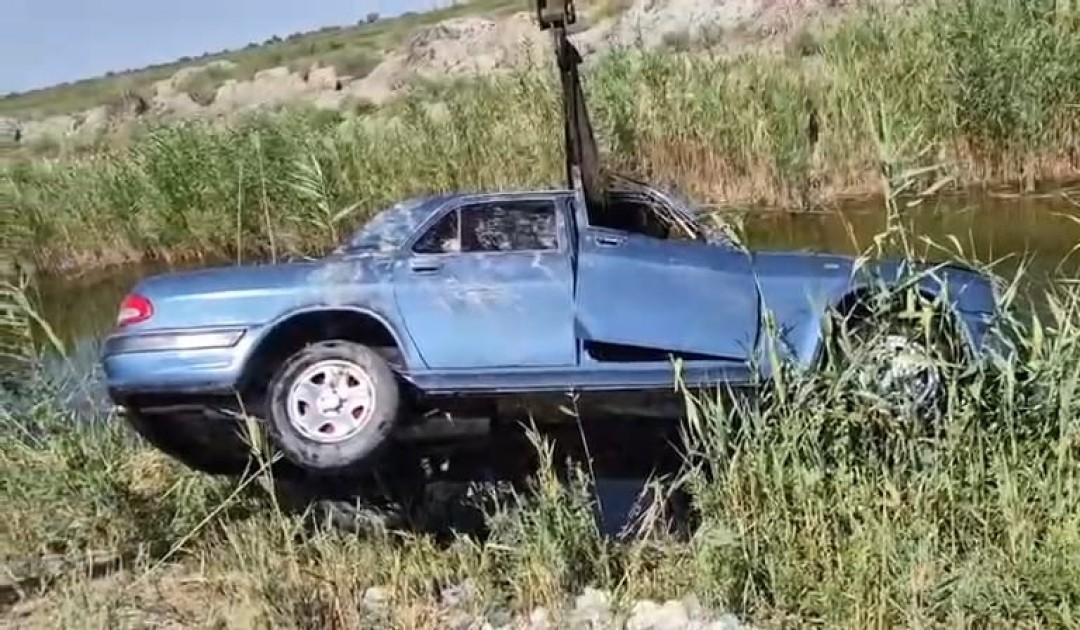 Salyanda maşın kanala aşdı - Ölənlər var (FOTOLAR)