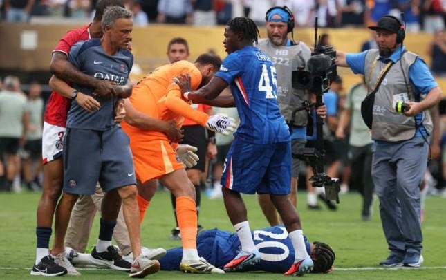 Luis Enrike oyundan sonra "Çelsi"nin futbolçusunu vurdu - VİDEO